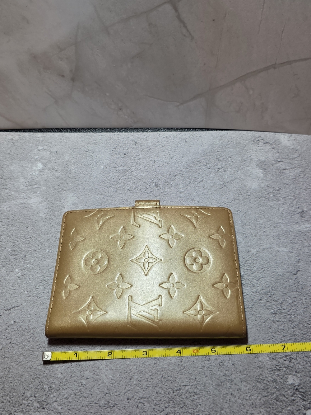 Louis Vuitton Gold Embossed Monogram Vernis Compact Agenda Cover - Picture 2 of 16